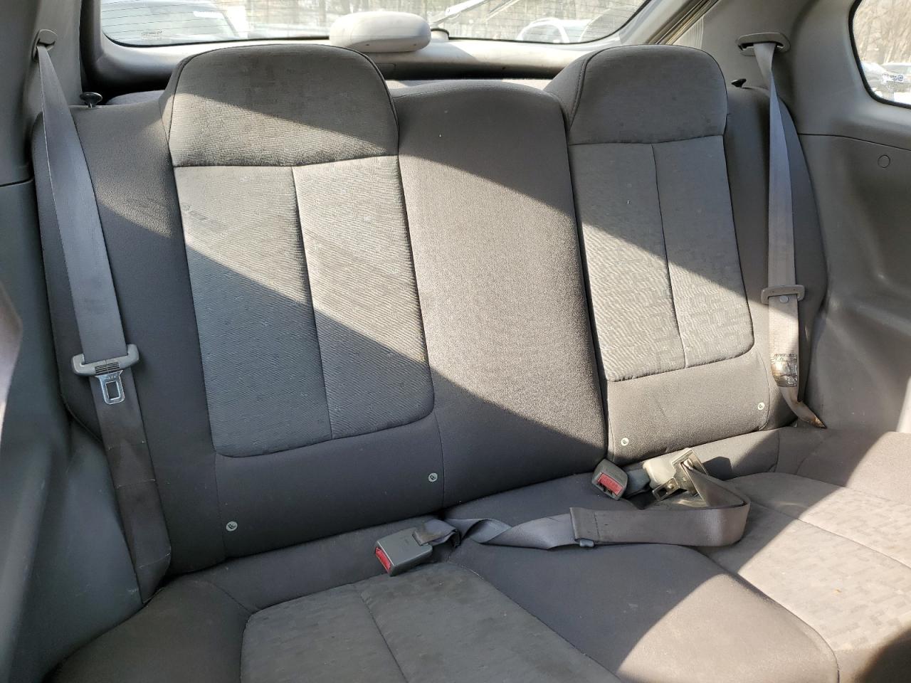 2003 Hyundai Accent - Image 10