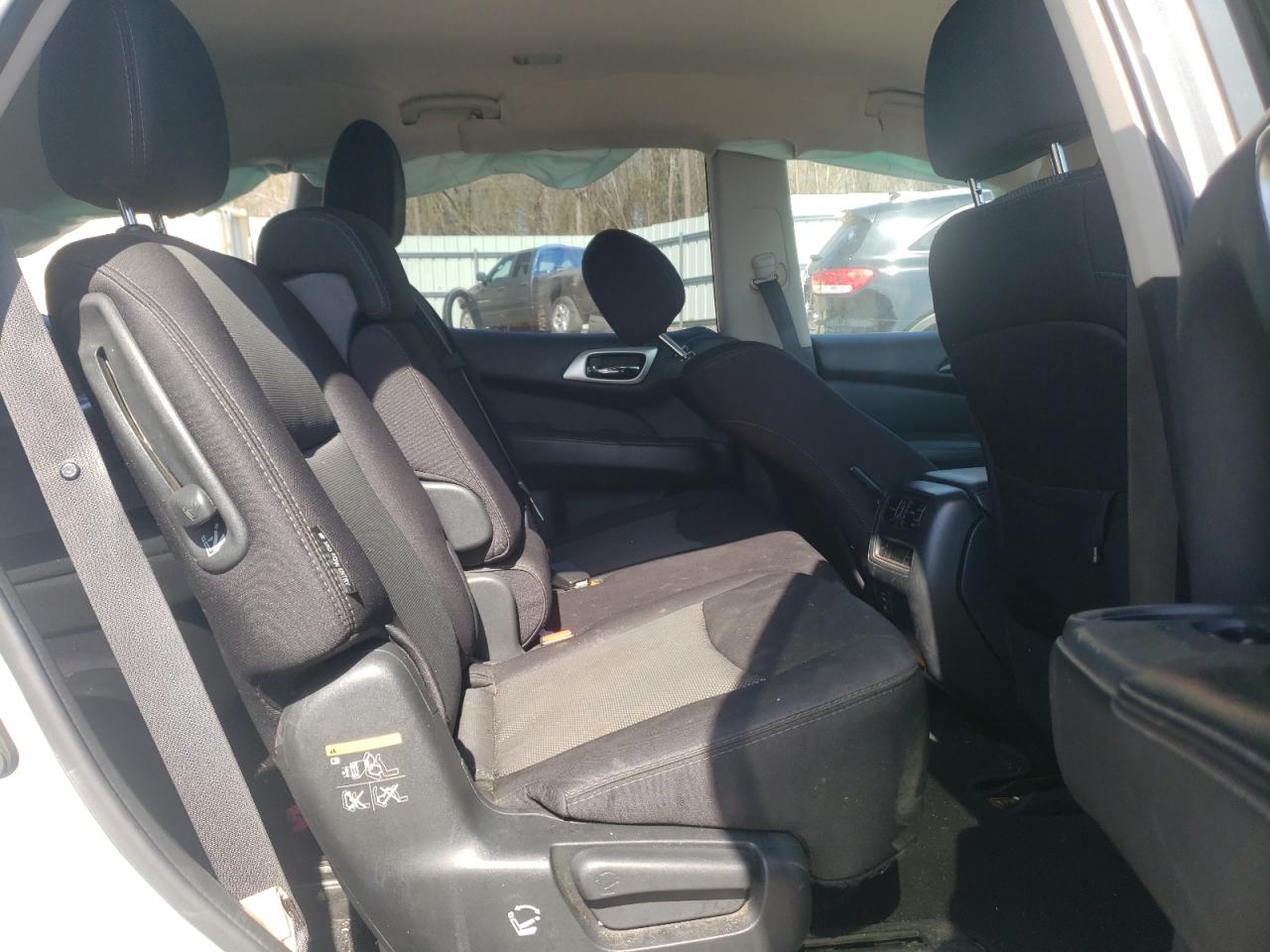 2018 Nissan Pathfinder - Image 11