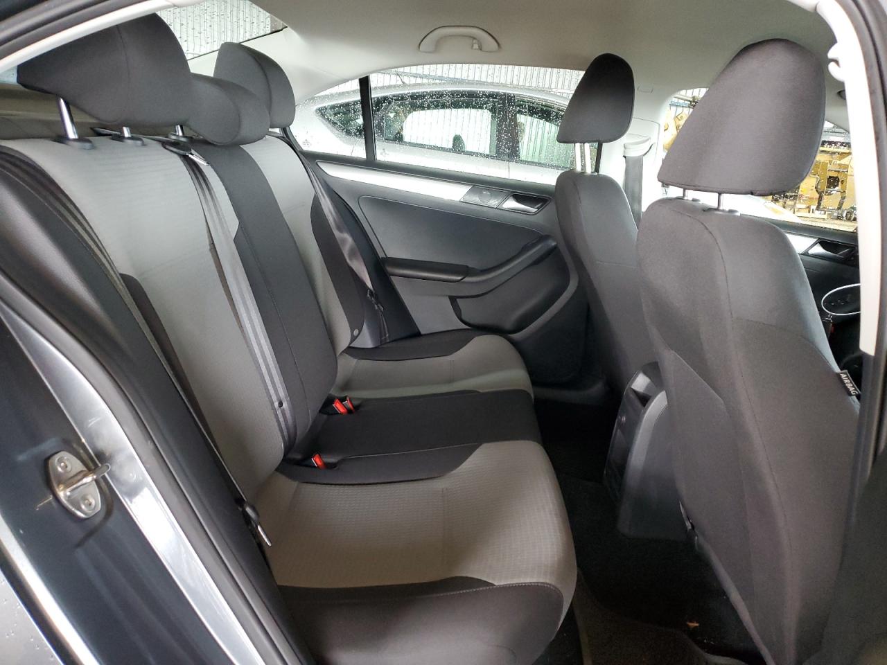 2017 Volkswagen Jetta - Image 10