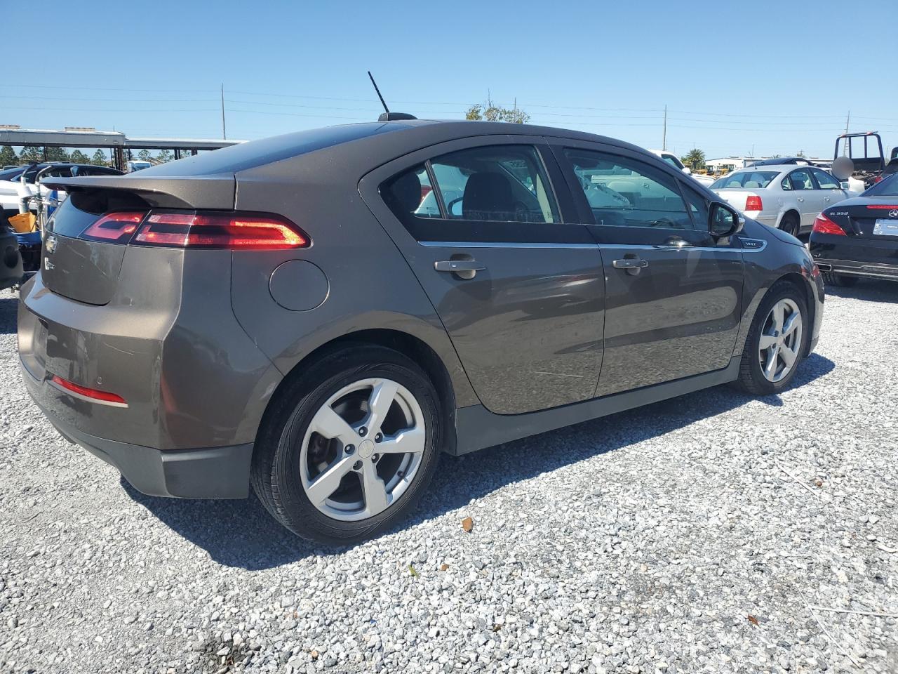 2015 Chevrolet Volt - Image 3