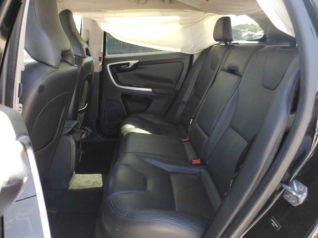 2015 Volvo XC60 - Image 12