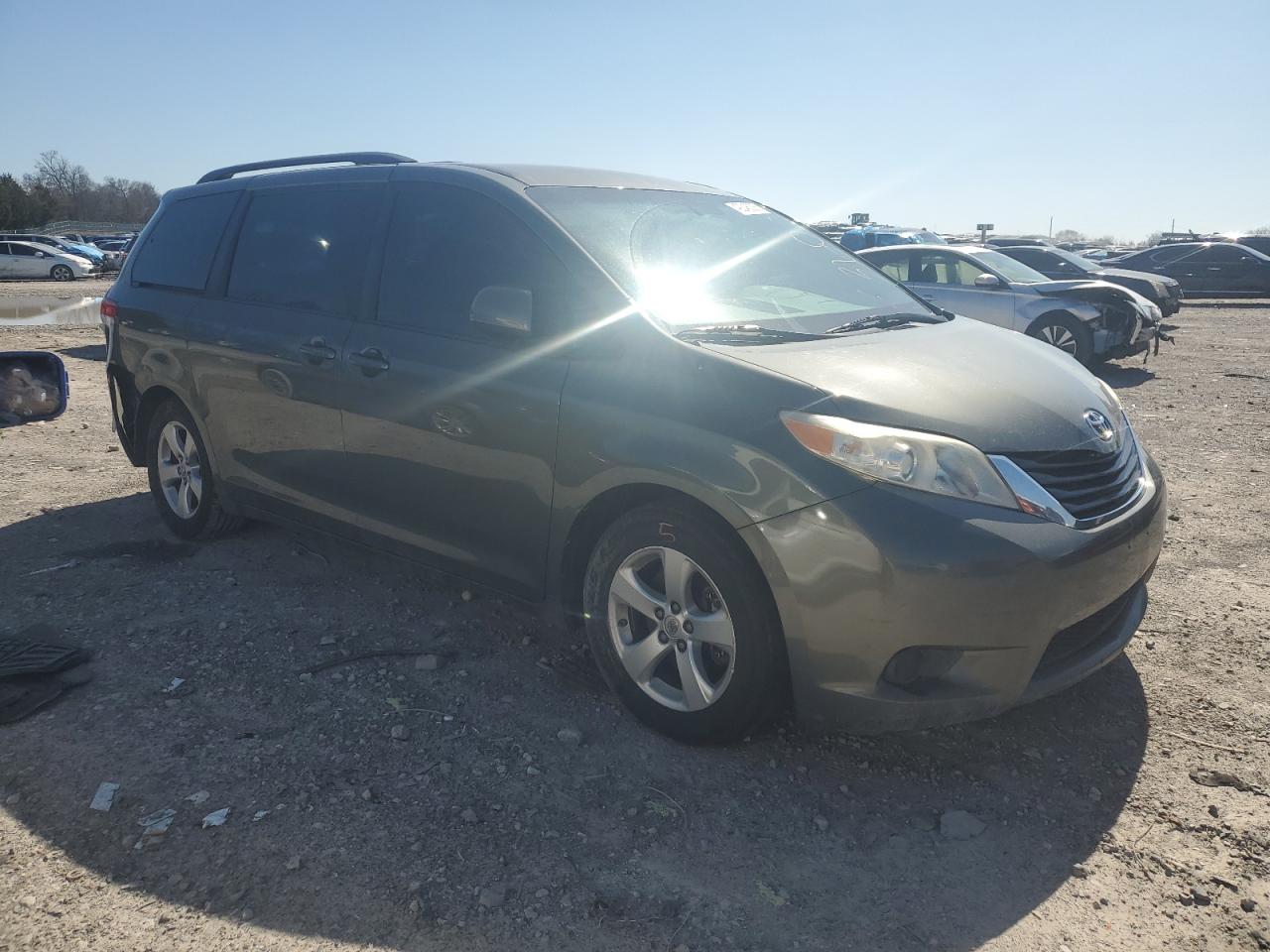 2013 Toyota Sienna - Image 4