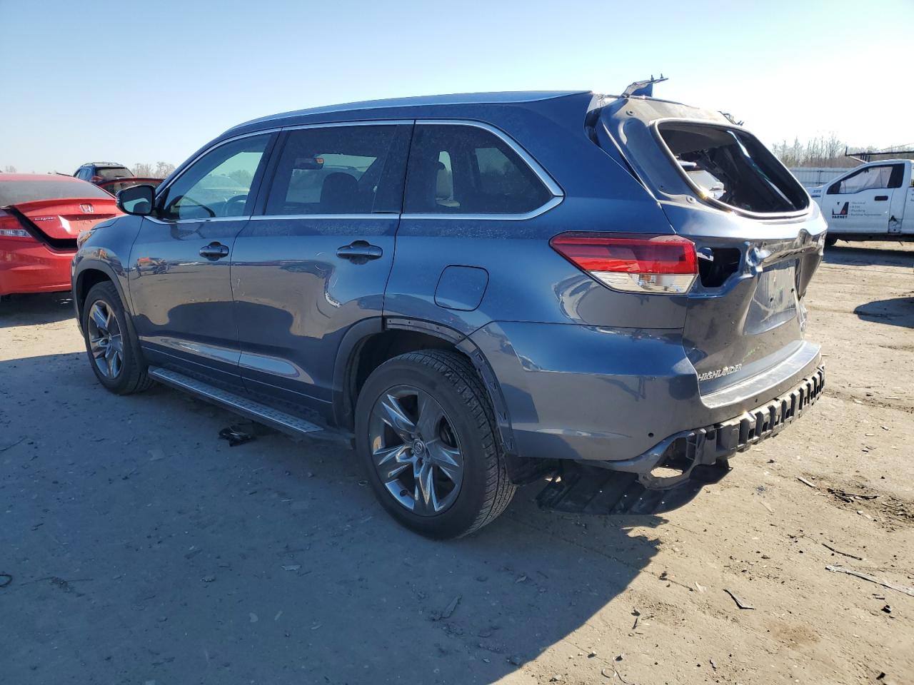 2017 Toyota Highlander - Image 2