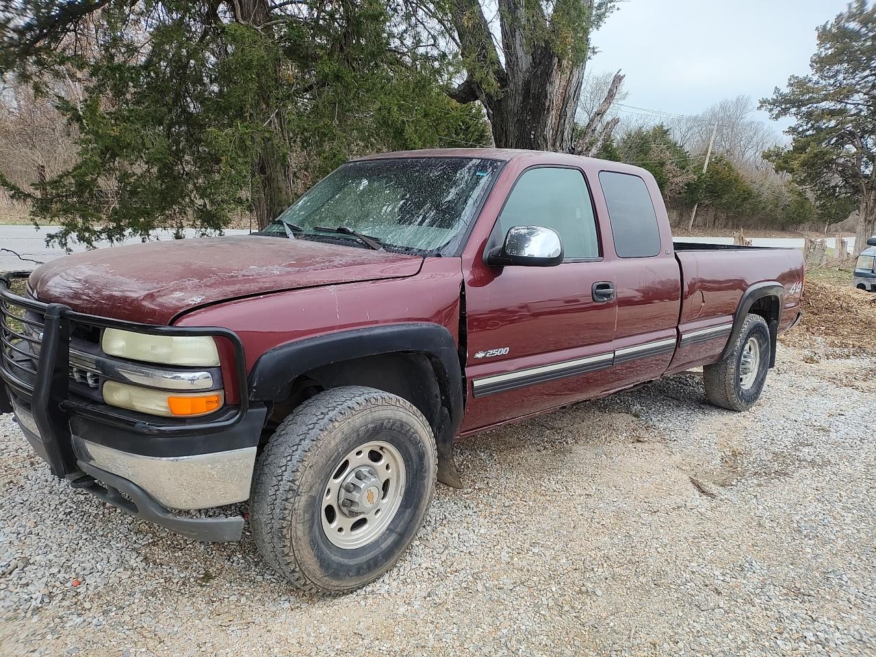 1999 Chevrolet Silverado - Image 2
