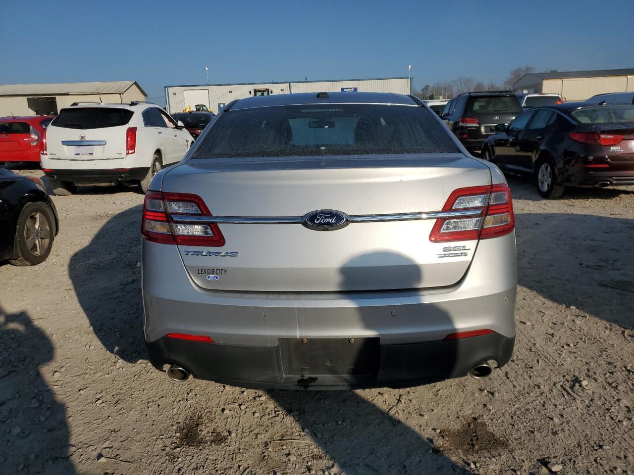2015 Ford Taurus - Image 6