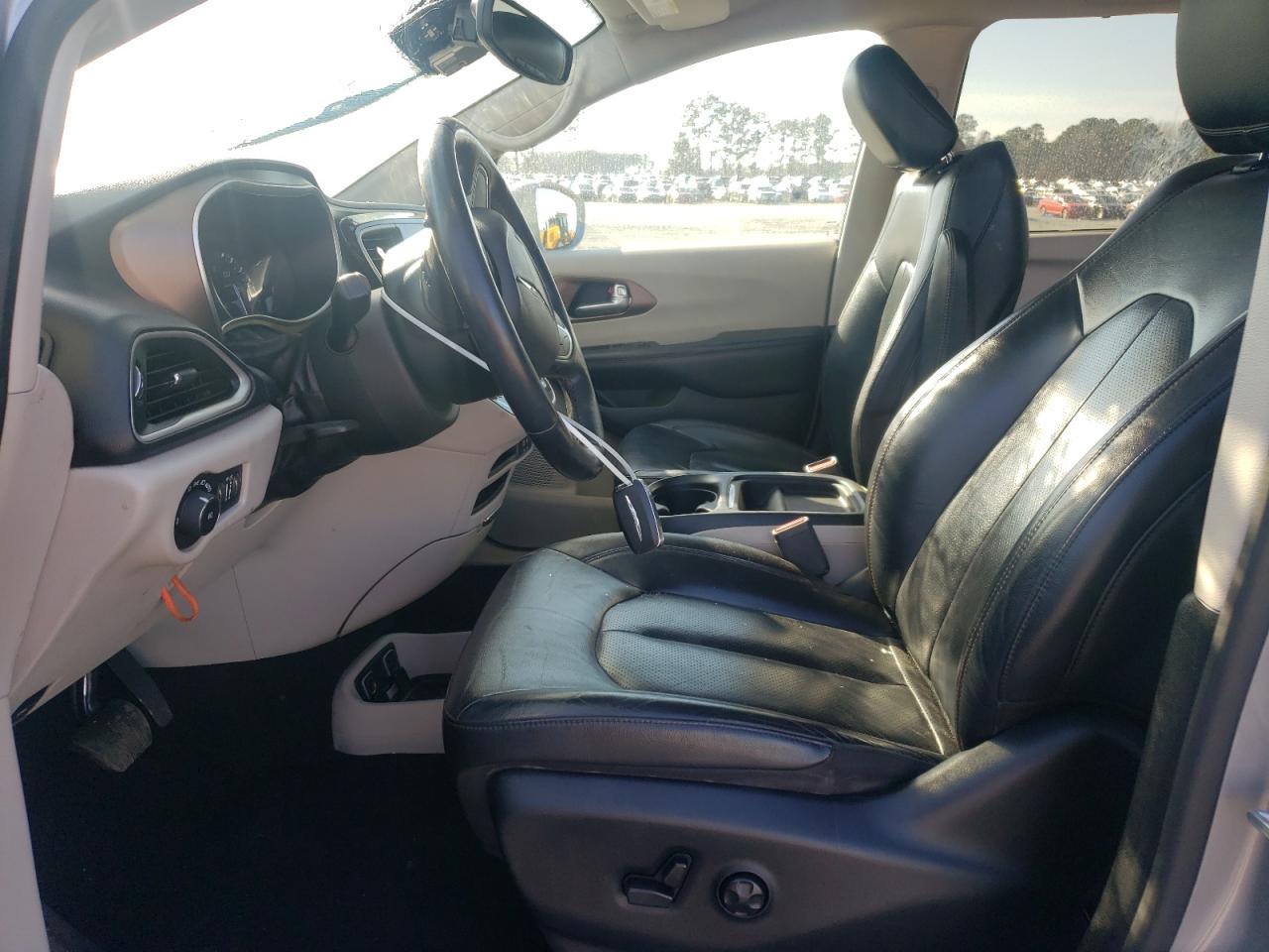 2019 Chrysler Pacifica - Image 7