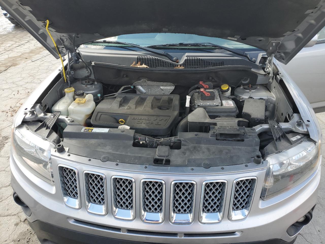 2017 Jeep Compass - Image 12