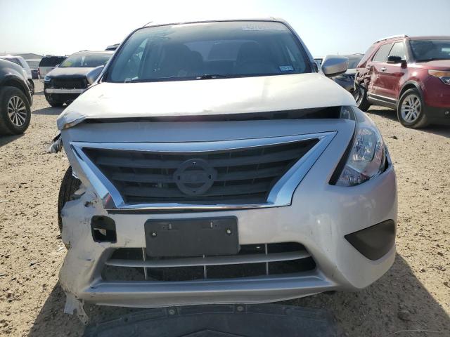  NISSAN VERSA 2019 Сріблястий