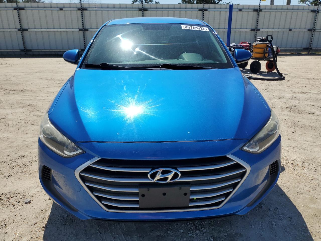2017 Hyundai Elantra - Image 5
