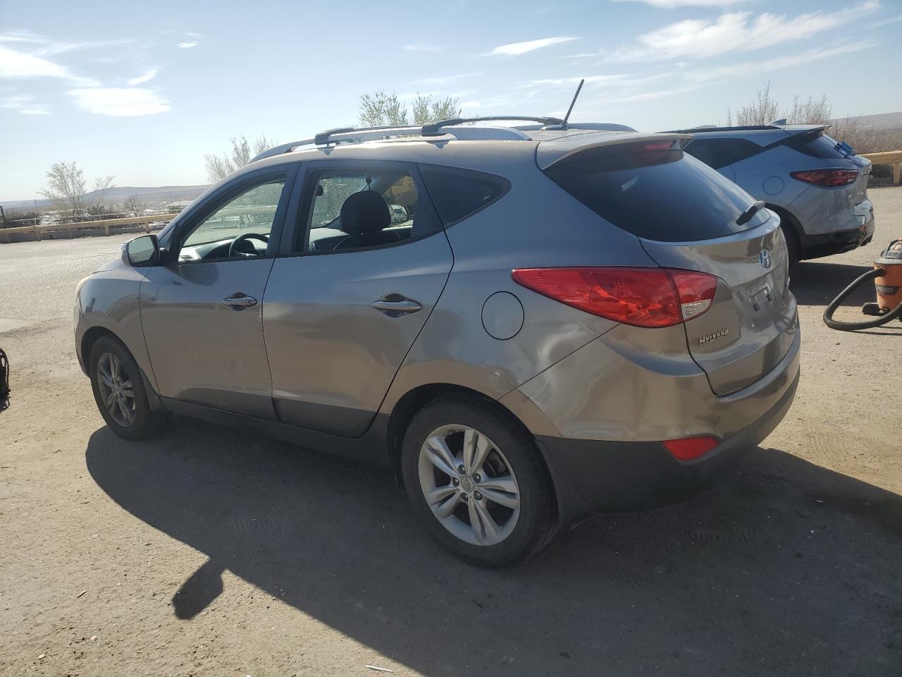 2012 Hyundai Tucson - Image 2