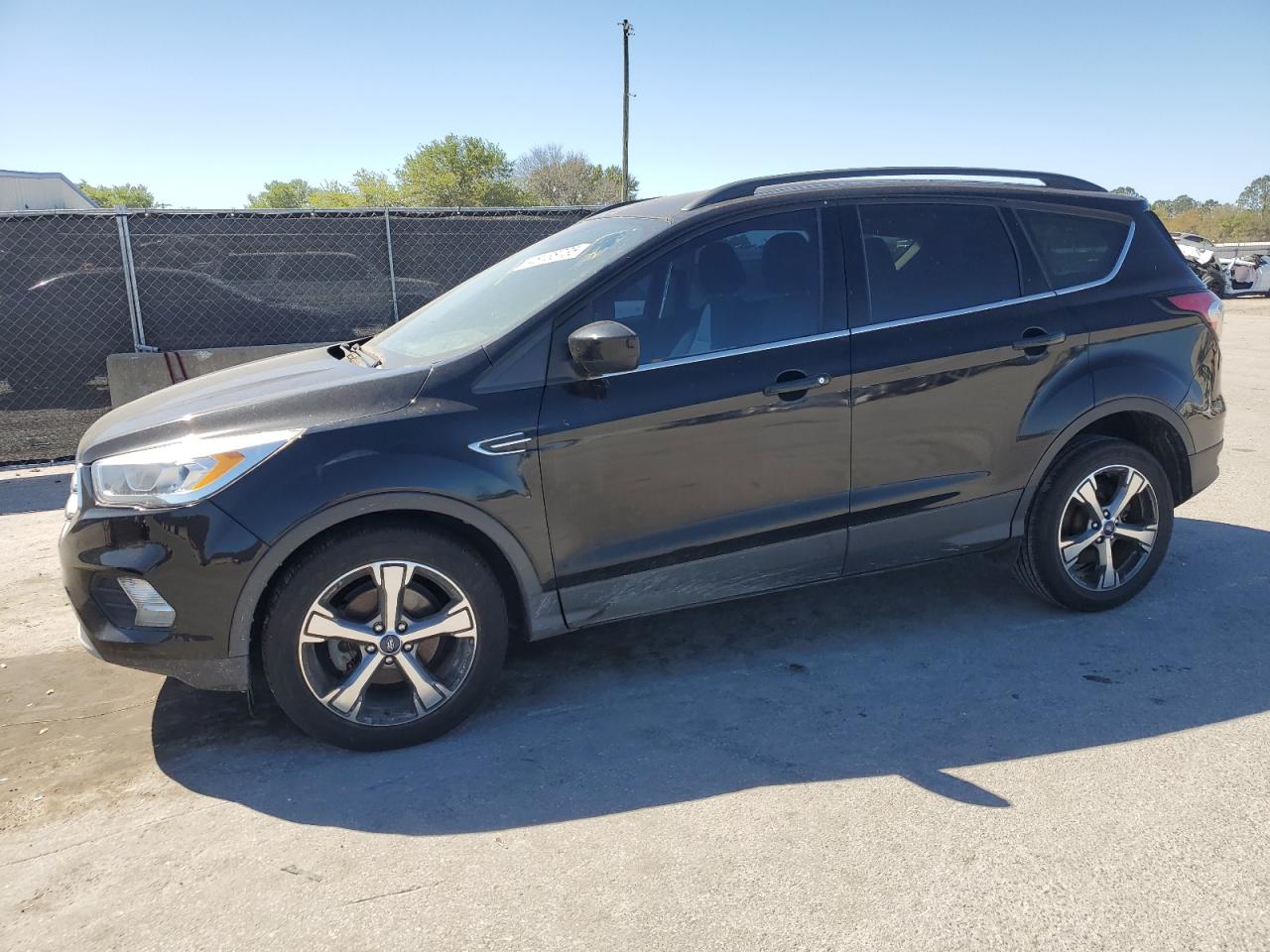 1FMCU0GD1HUD49176 FORD ESCAPE 2017