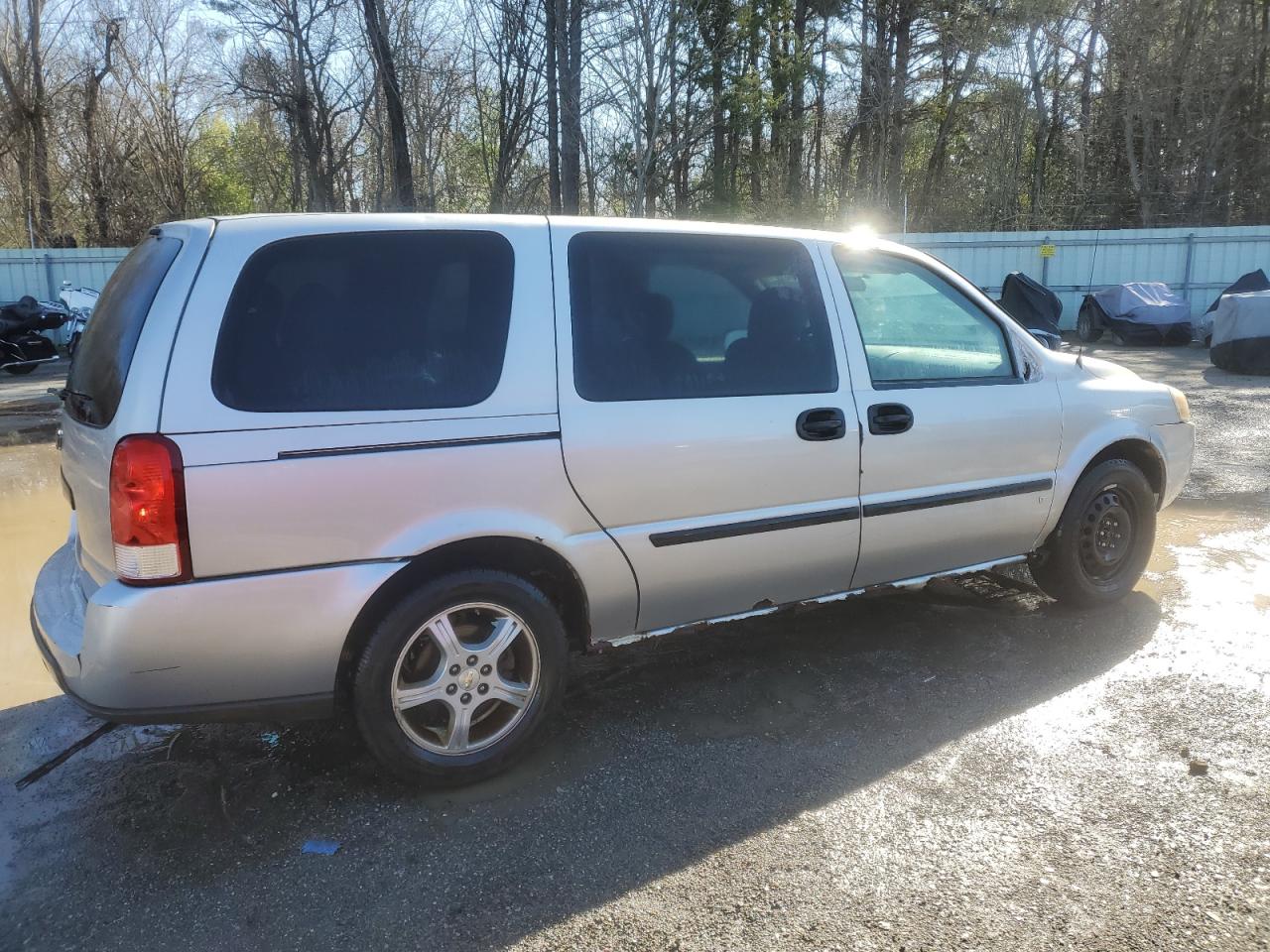2008 Chevrolet Uplander - Image 3