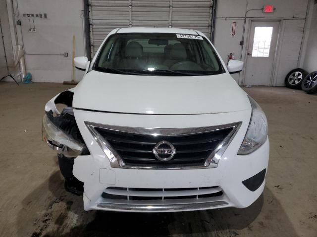 Sedans NISSAN VERSA 2015 Biały