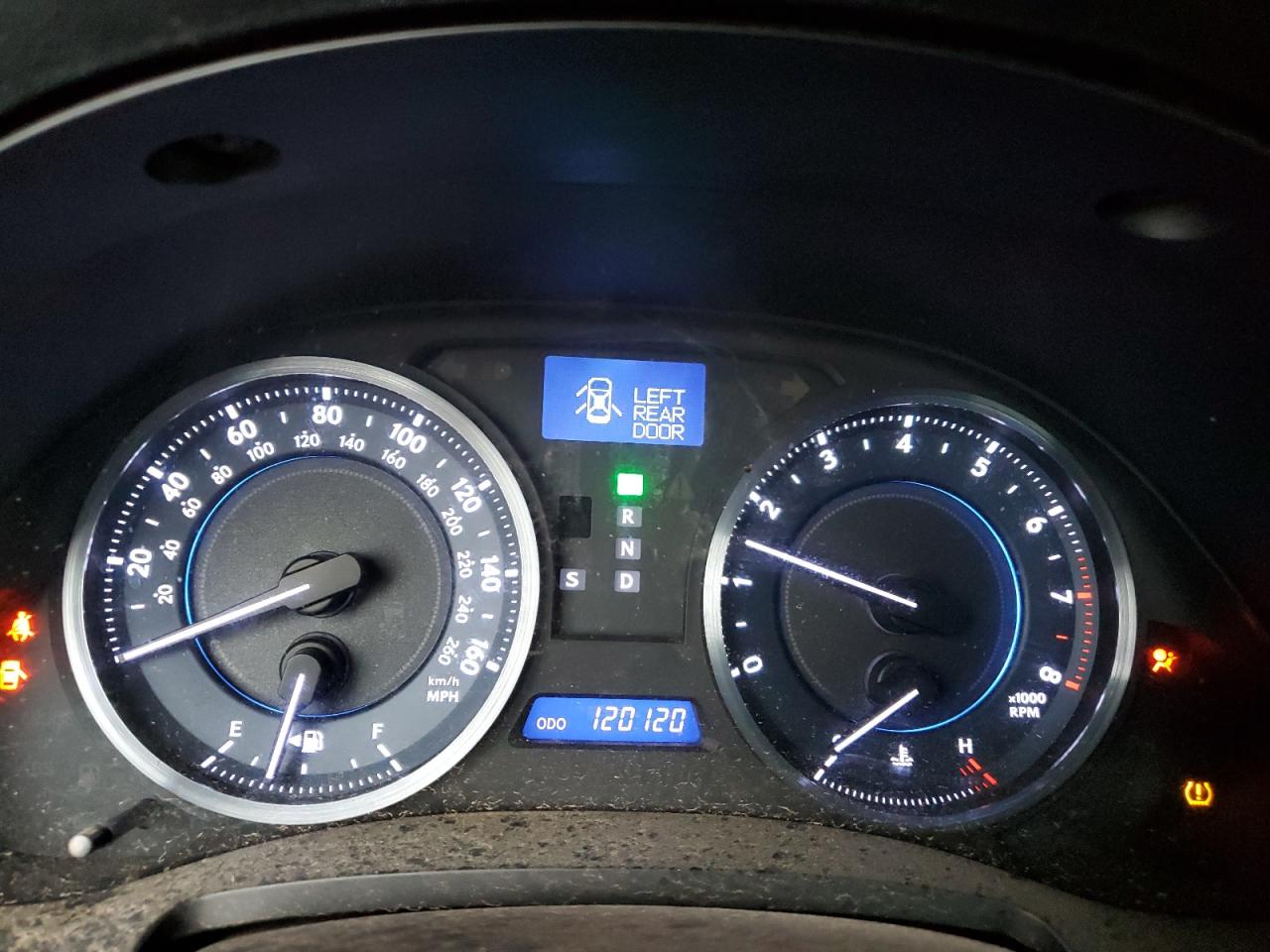 2011 Lexus IS - Image 9