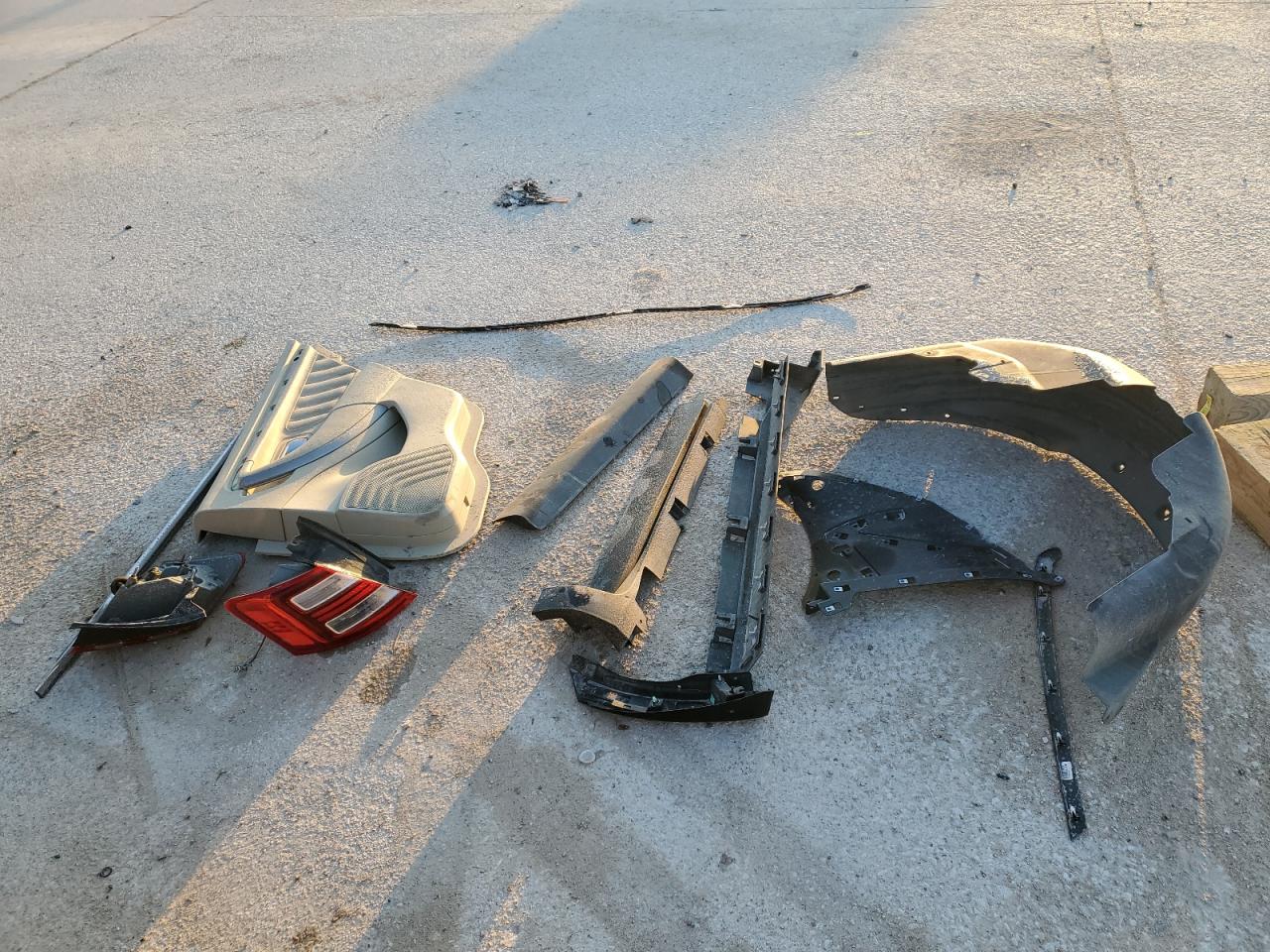 2014 Ford Taurus - Image 12