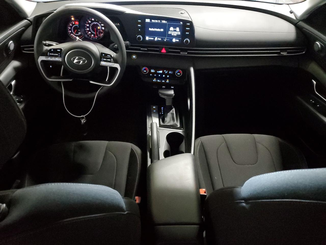 2022 Hyundai Elantra - Image 8
