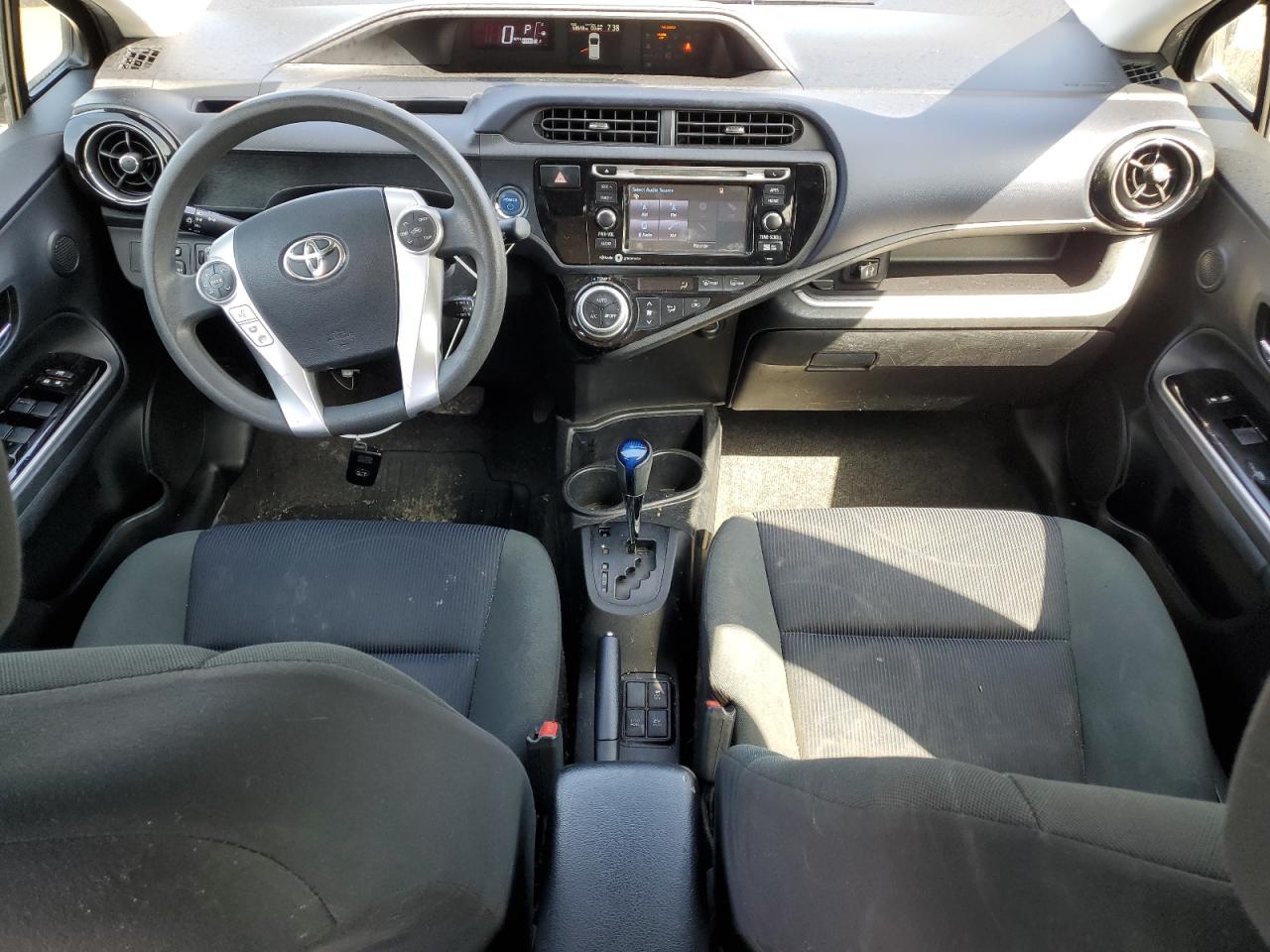 2015 Toyota Prius - Image 8