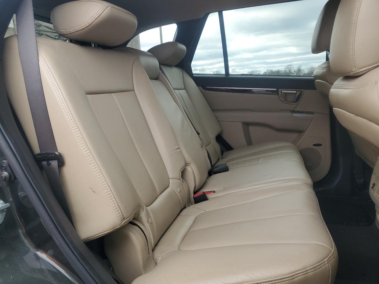 2012 Hyundai Santa Fe - Image 11