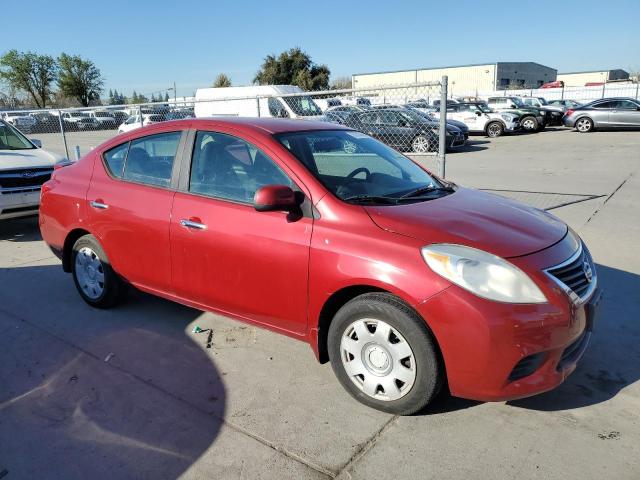 Седани NISSAN VERSA 2013 Червоний