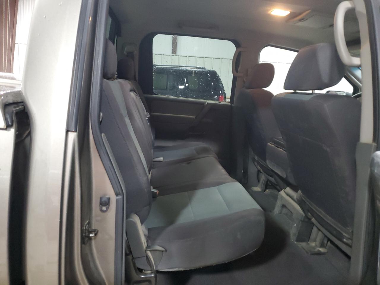 2007 Nissan Titan - Image 10