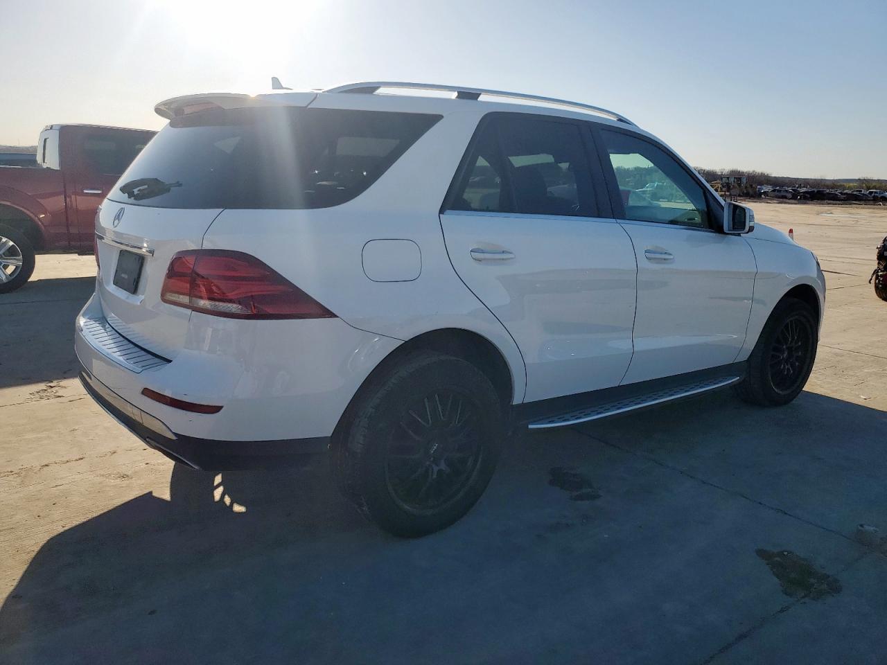 2016 Mercedes-Benz GLE - Image 3