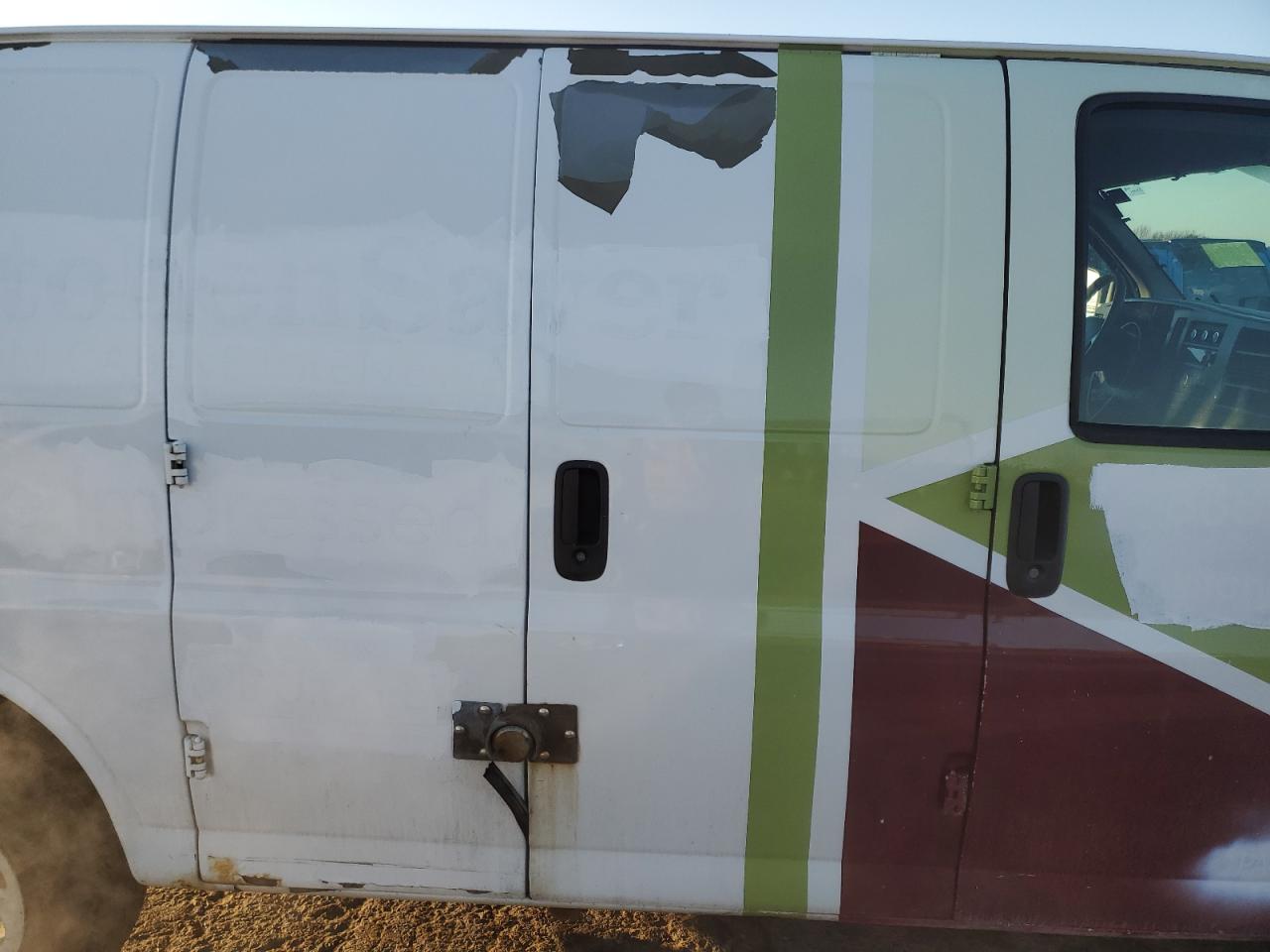 2010 Chevrolet Express - Image 11