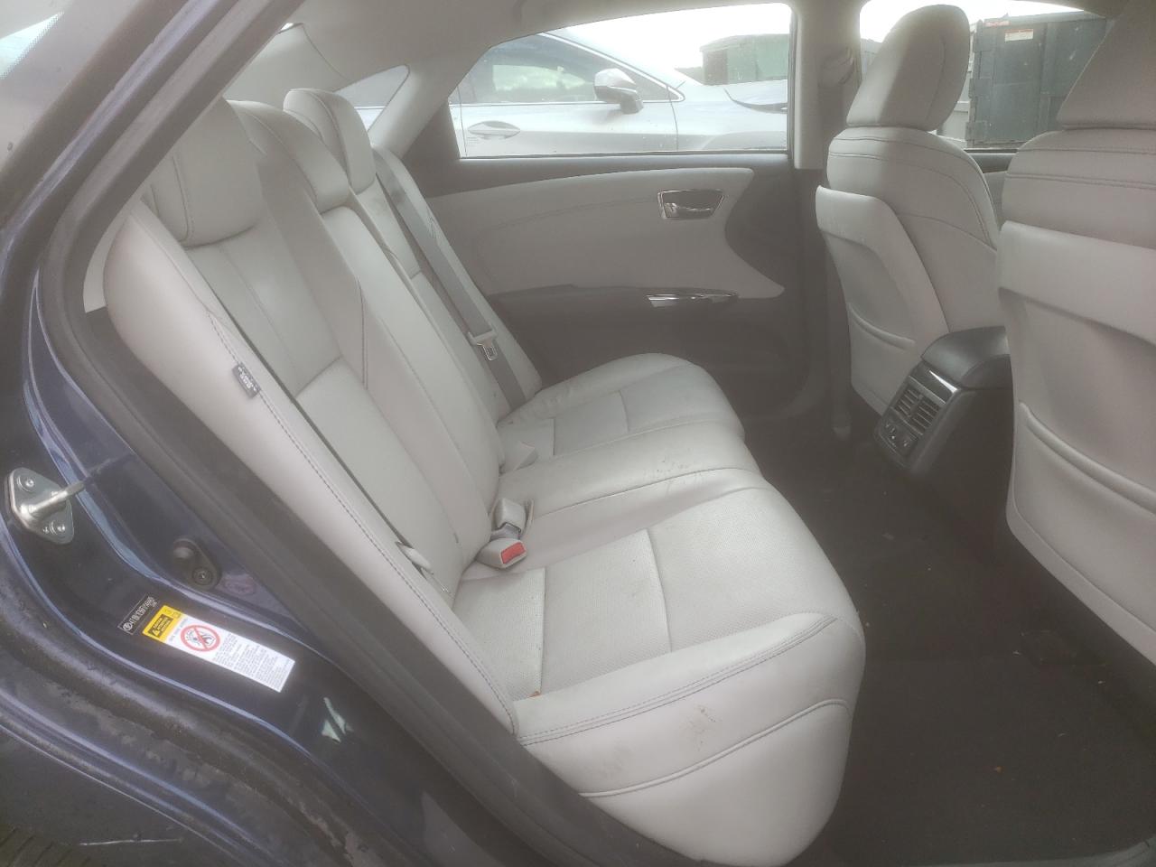 2015 Toyota Avalon - Image 11