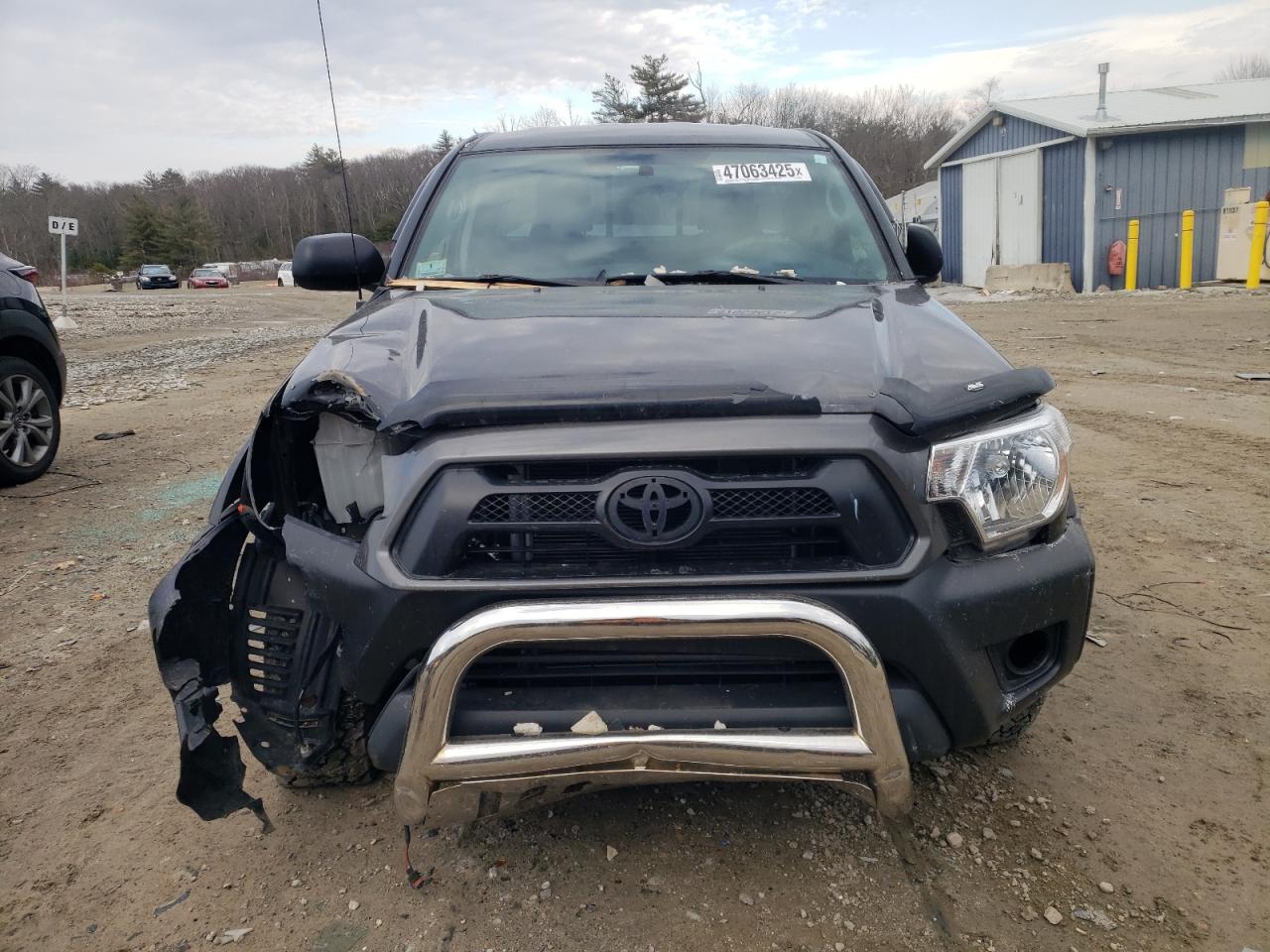 2015 Toyota Tacoma - Image 5