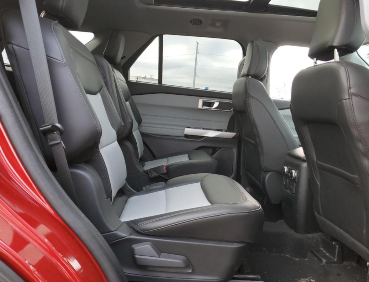 2023 Ford Explorer - Image 11