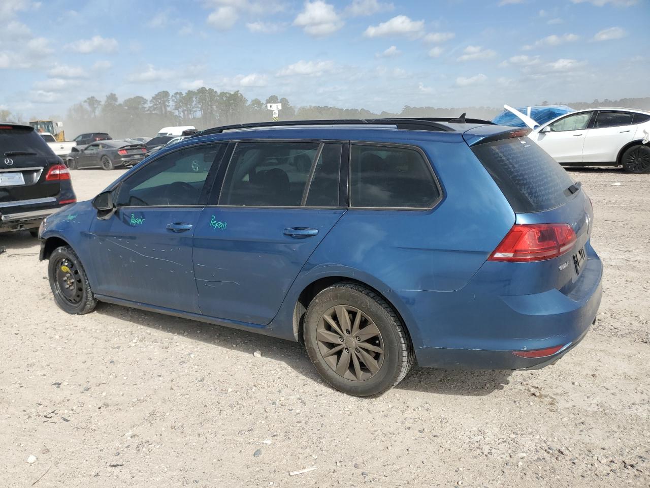 2017 Volkswagen Golf - Image 2