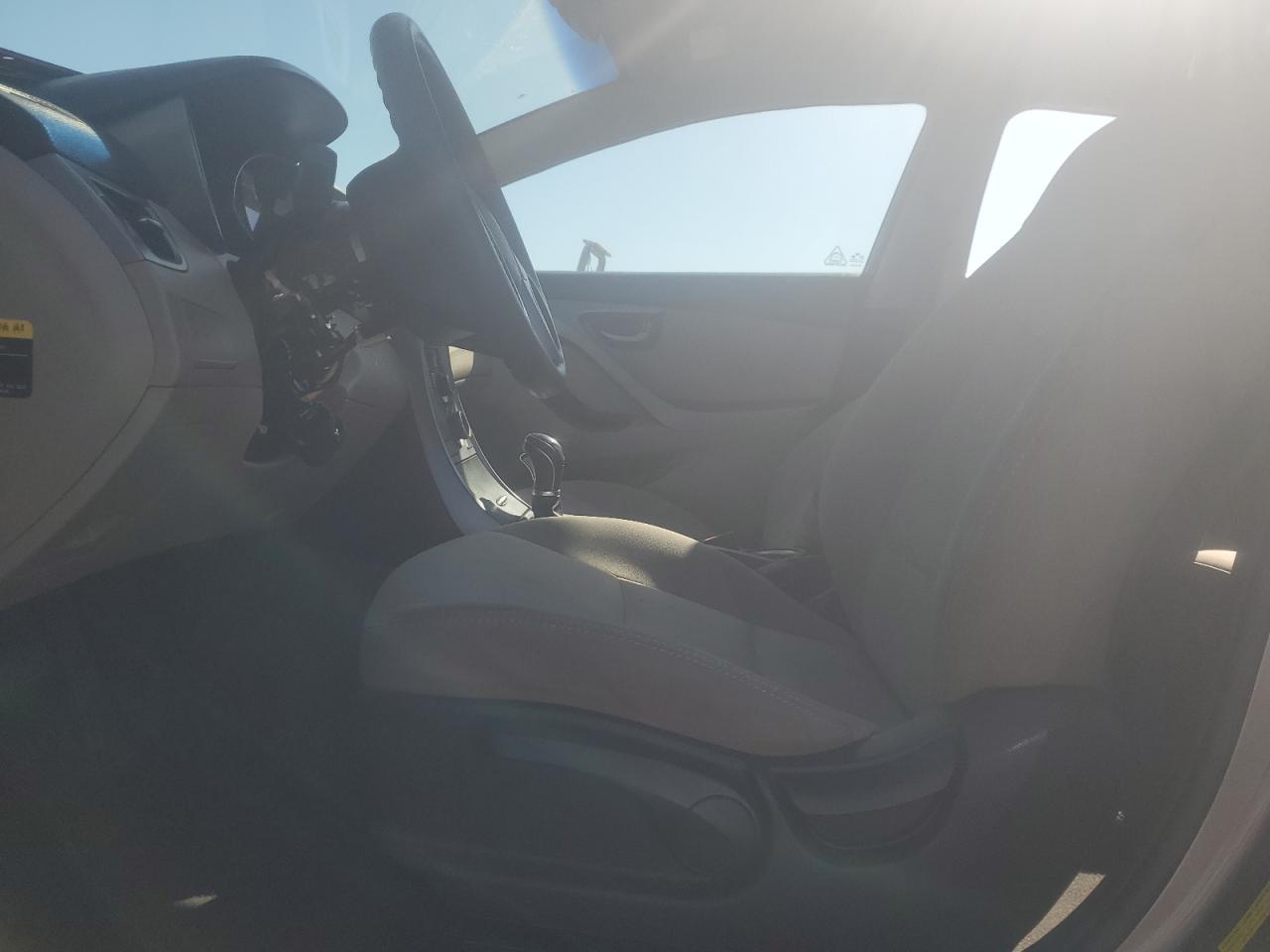 2016 Hyundai Elantra - Image 7