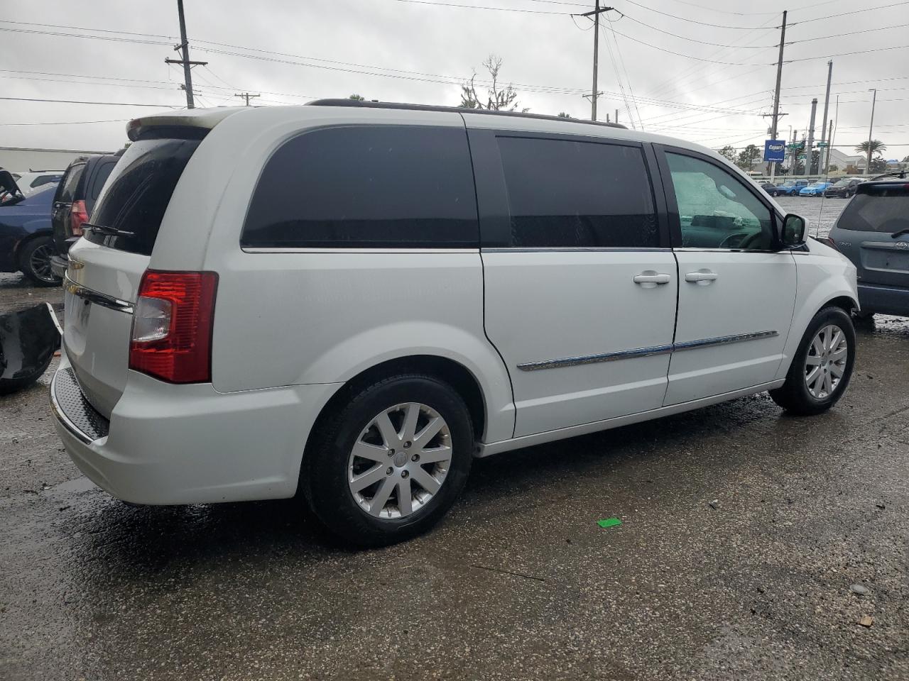 2015 Chrysler Town & Country - Image 3