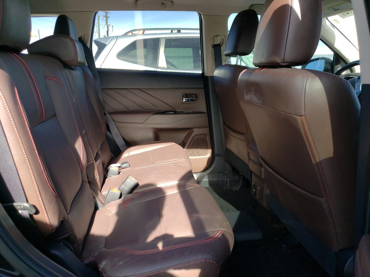 2018 Mitsubishi Outlander - Image 12