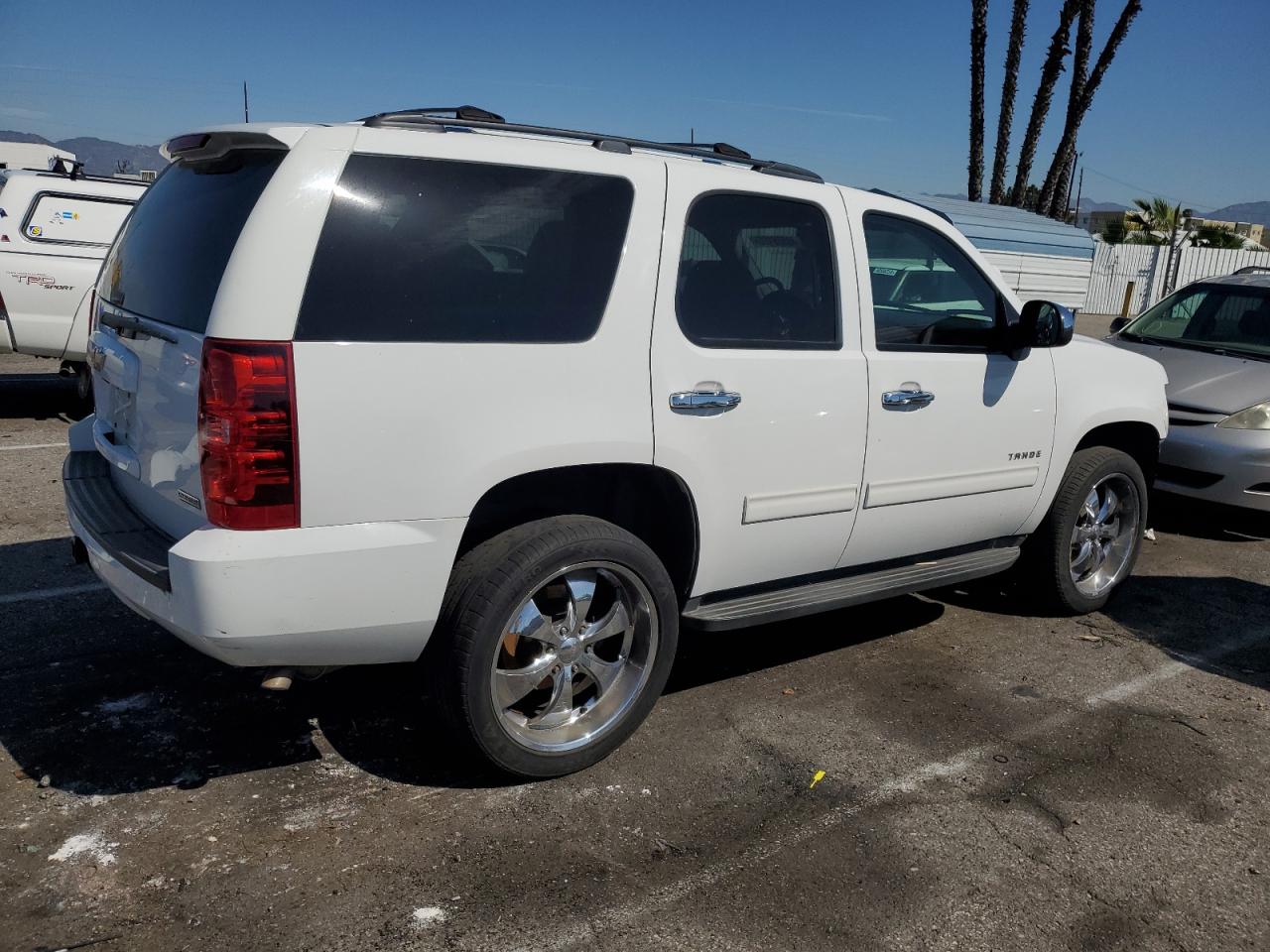 2011 Chevrolet Tahoe - Image 3