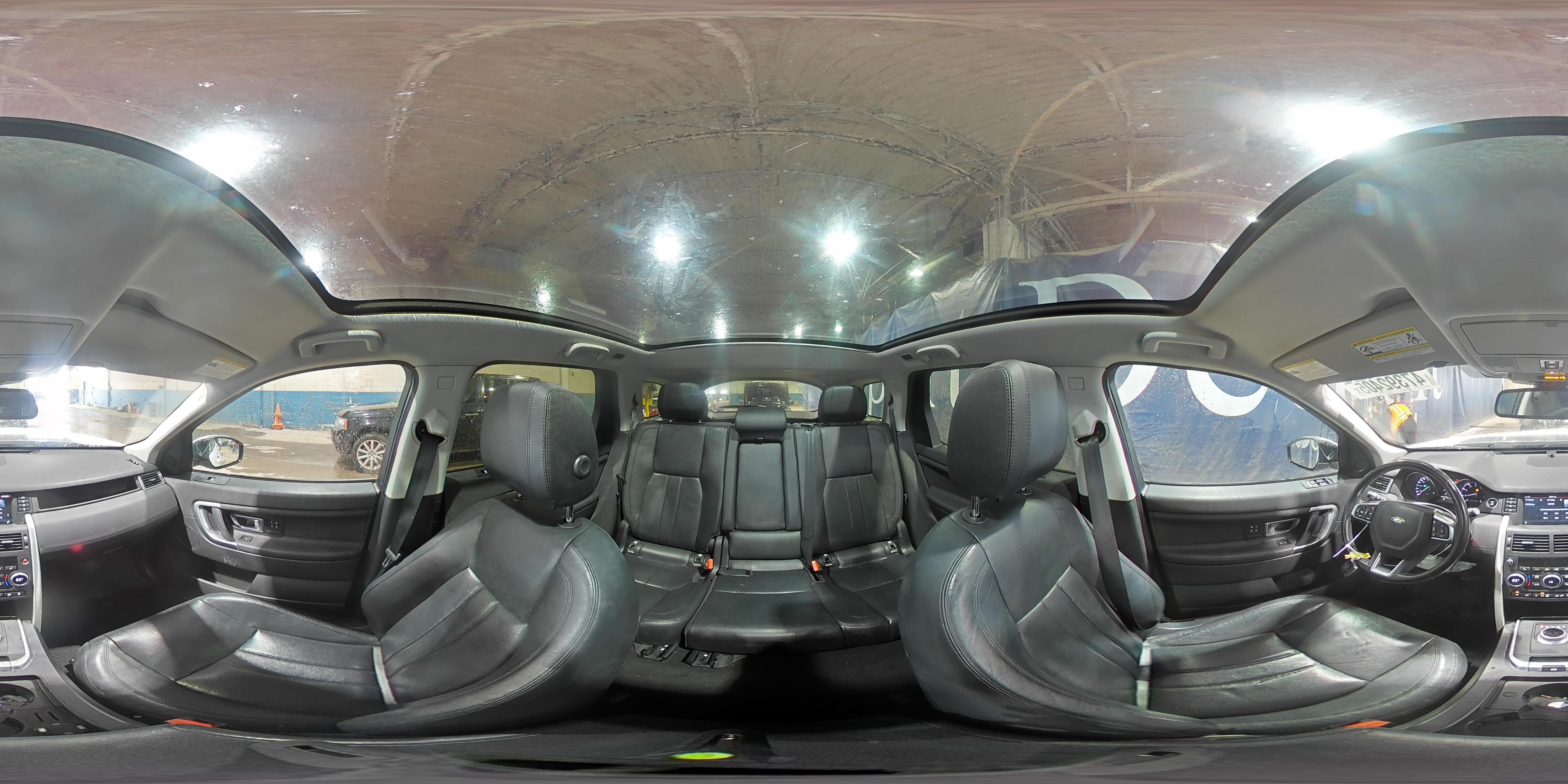 2016 Land Rover Discovery - Image 16