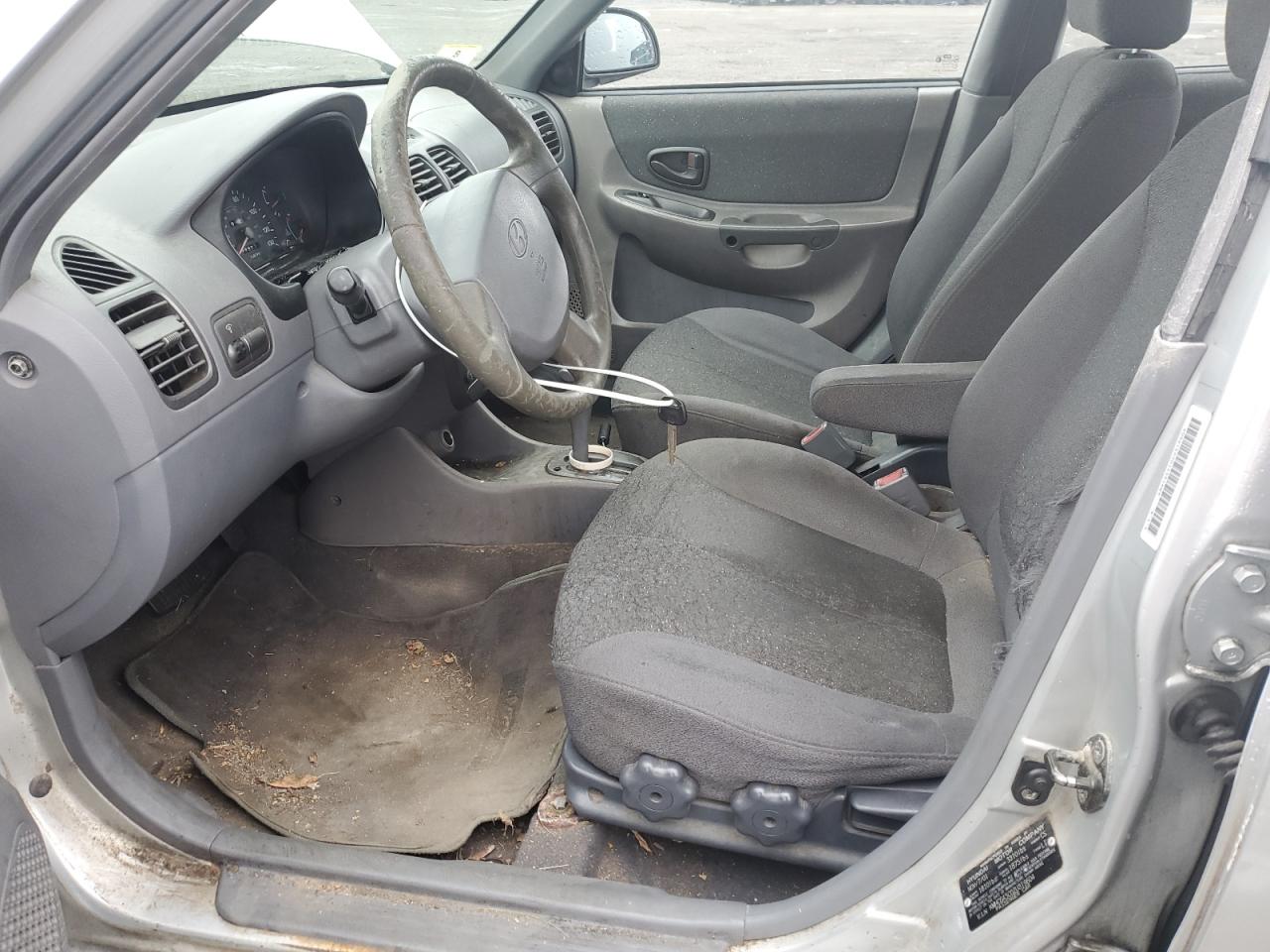 2002 Hyundai Accent - Image 7