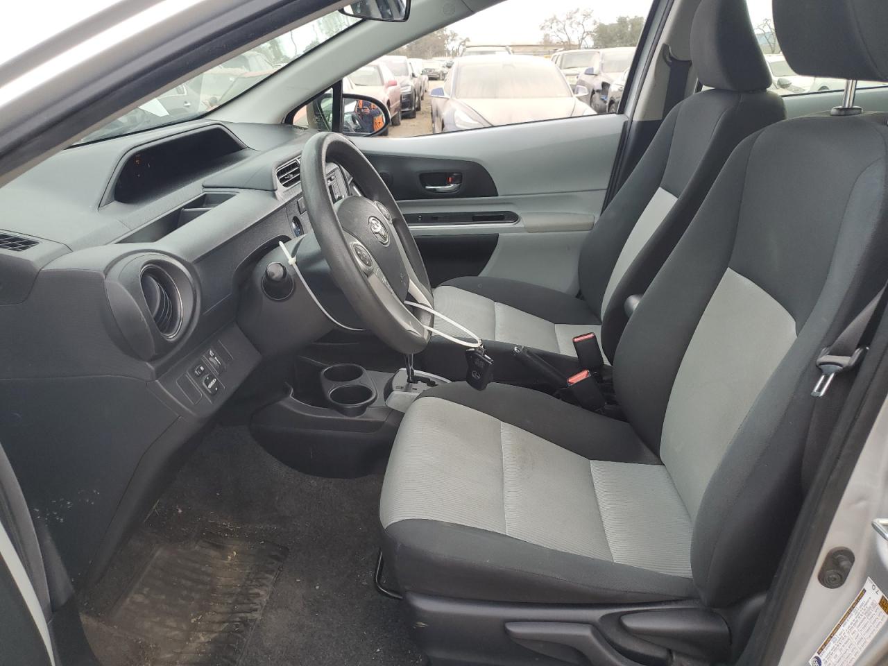 2014 Toyota Prius - Image 7