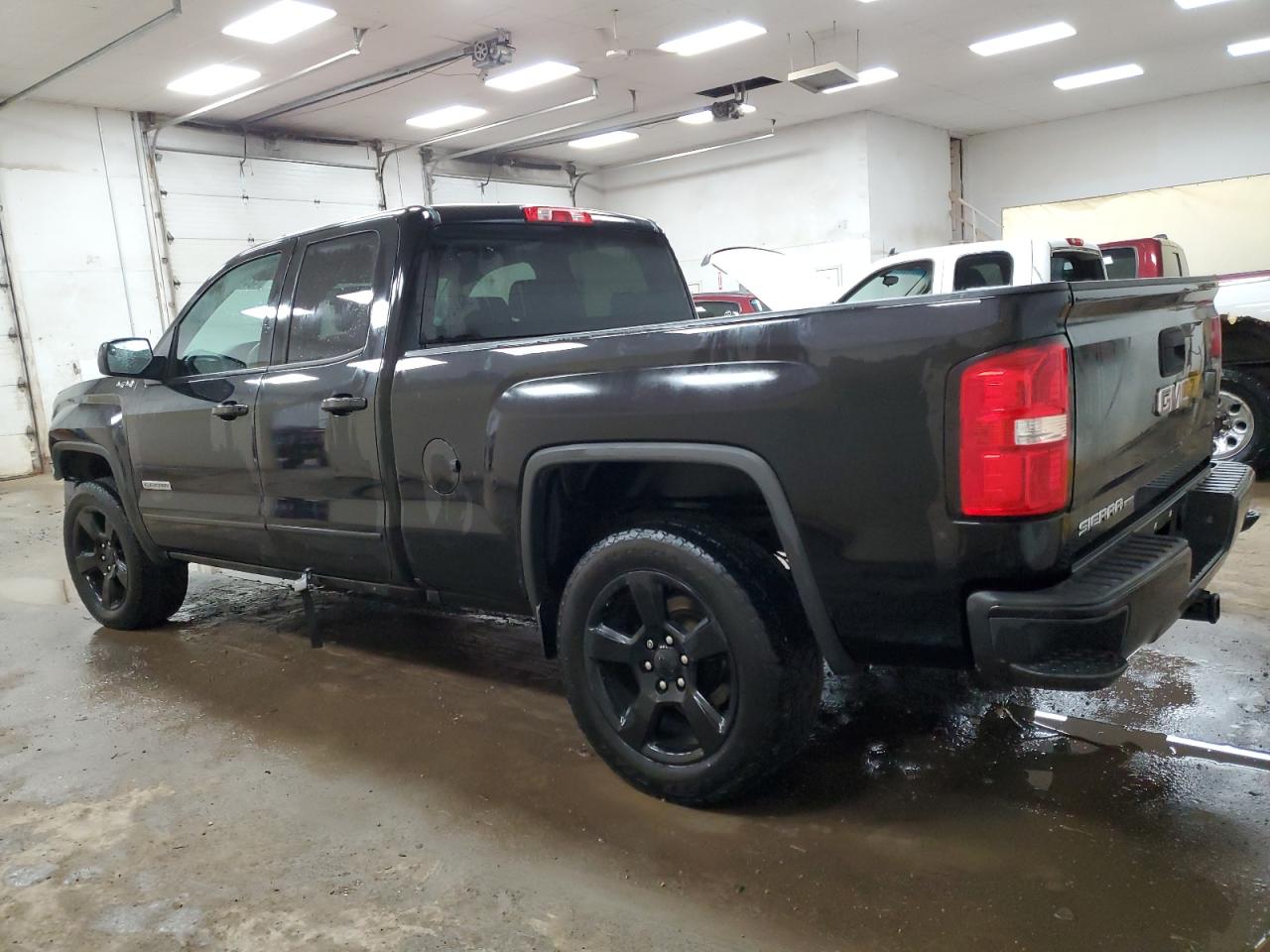 2019 GMC Sierra - Image 2