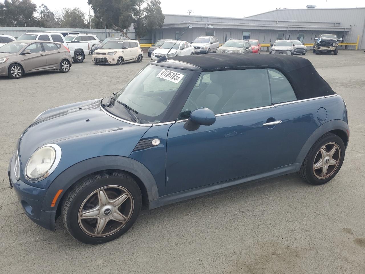 2010 Mini Cooper продається в Martinez, CA - Minor Dent/Scratches