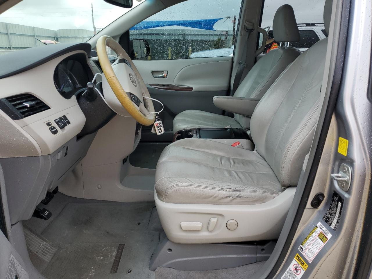 2011 Toyota Sienna - Image 7