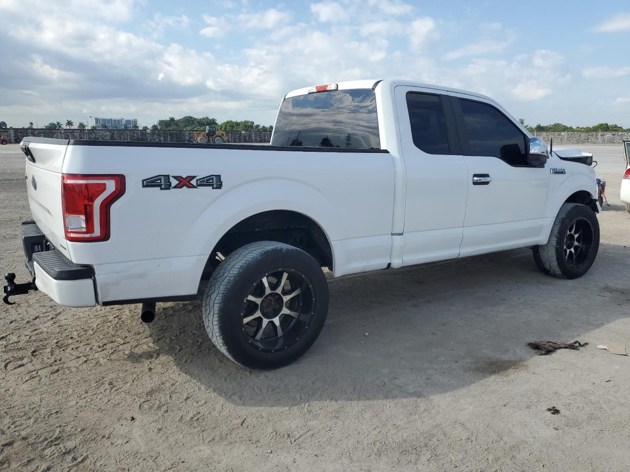 2015 Ford F-150 - Image 3