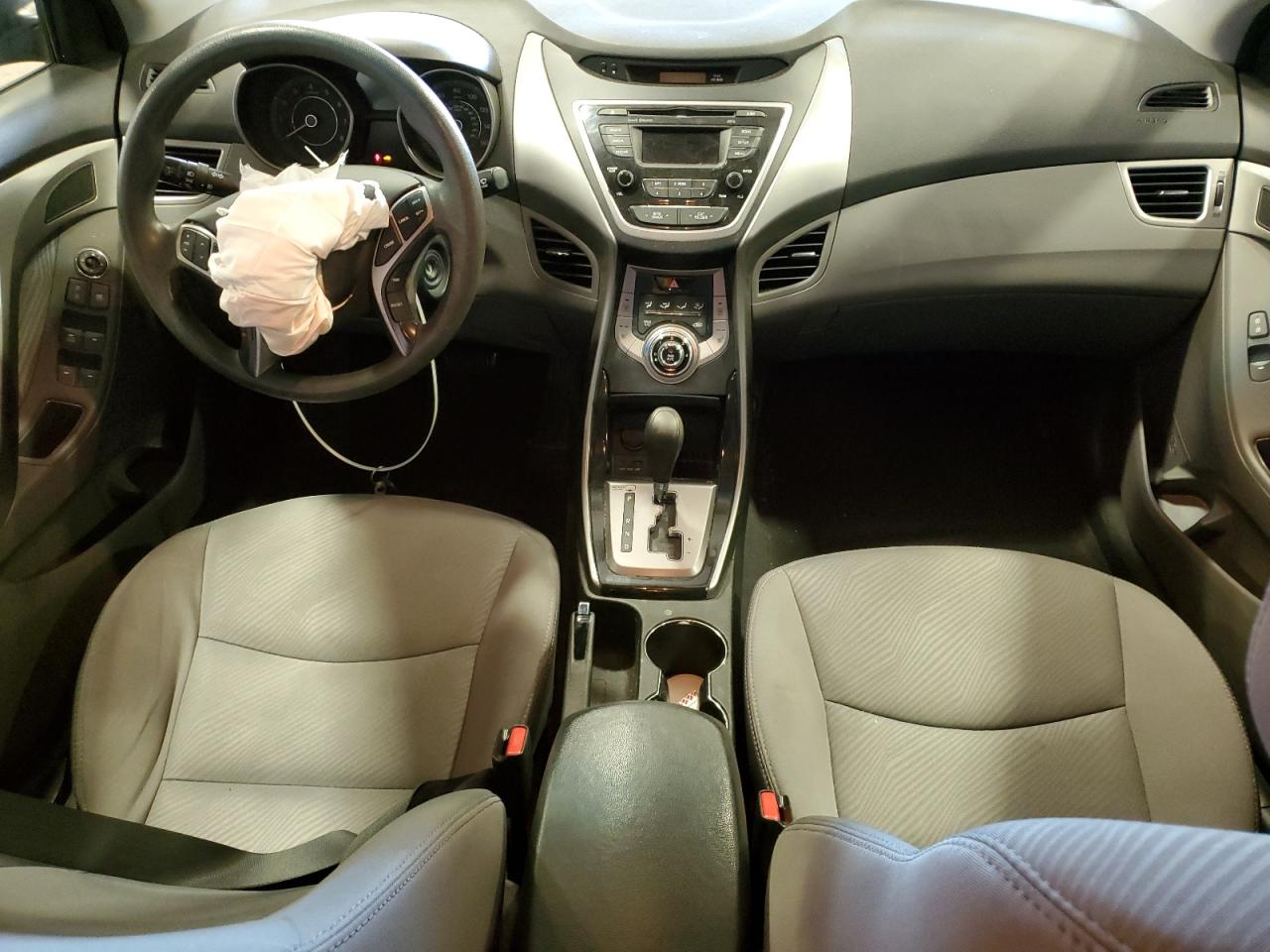 2013 Hyundai Elantra - Image 8