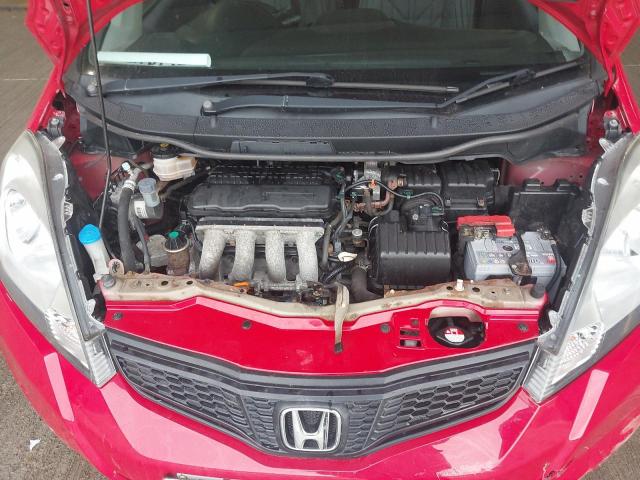 2013 HONDA JAZZ ES +