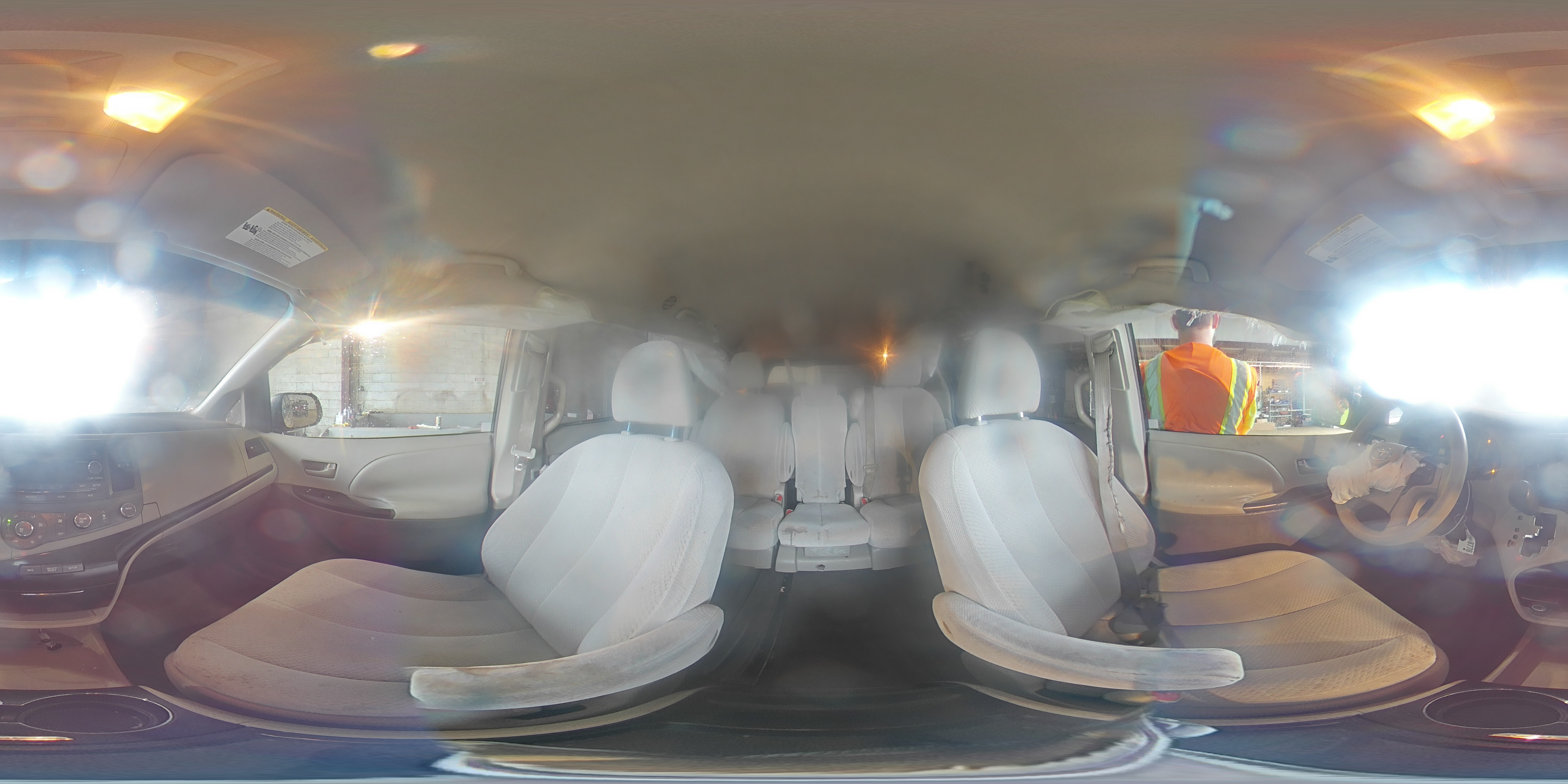 2011 Toyota Sienna - Image 13