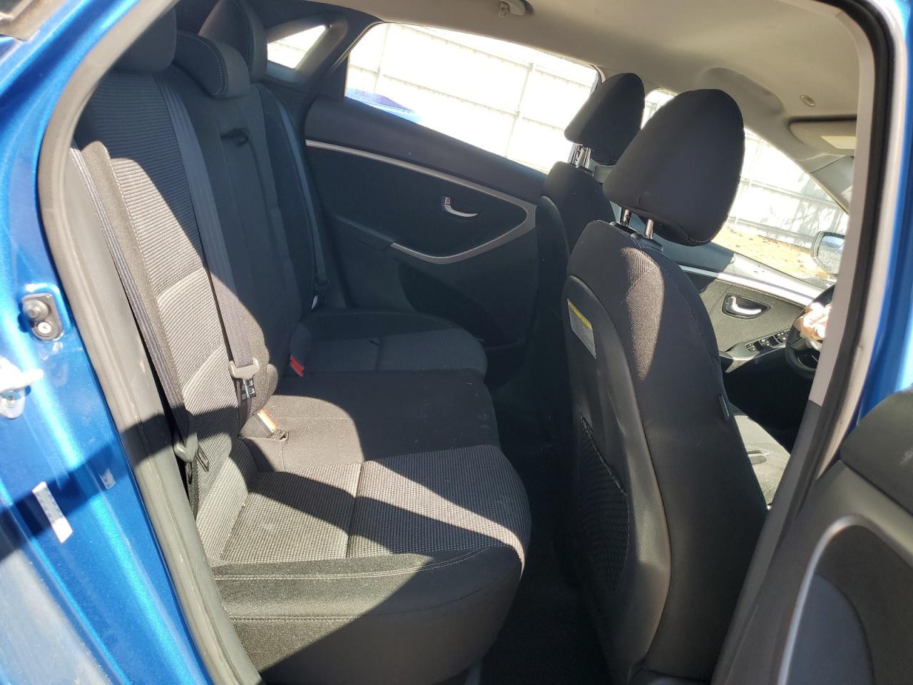 2017 Hyundai Elantra - Image 11