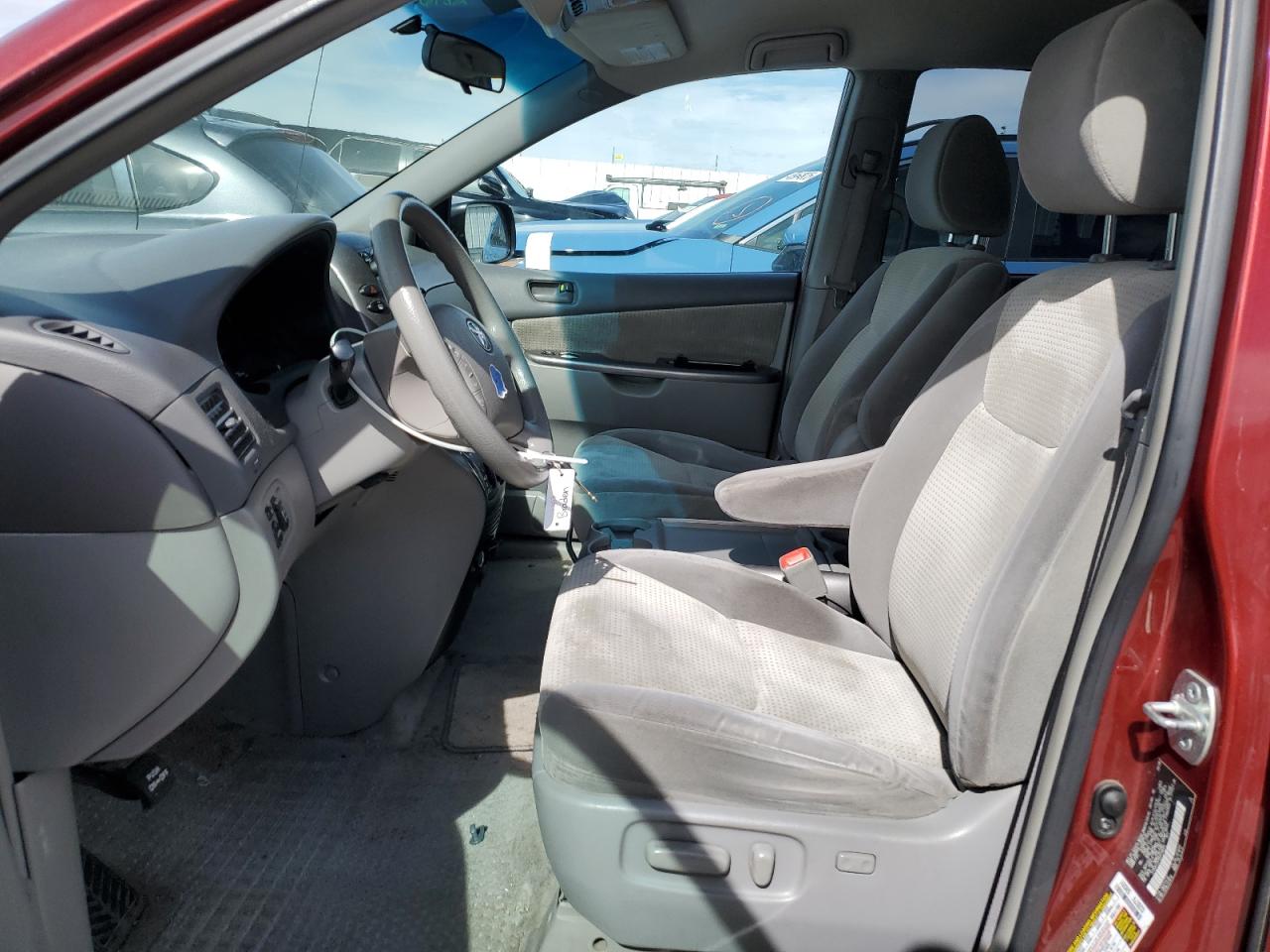 2009 Toyota Sienna - Image 7