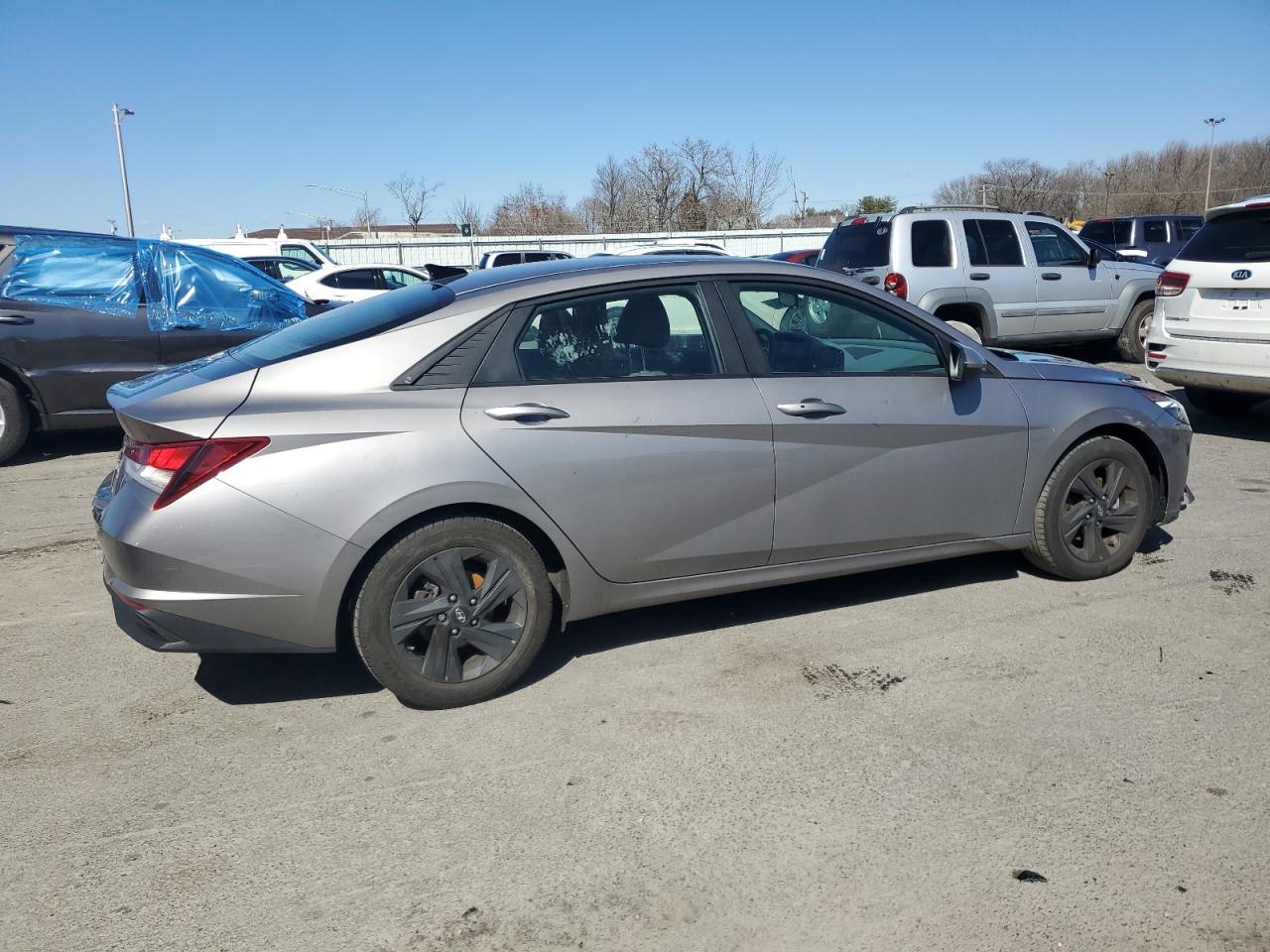 2022 Hyundai Elantra - Image 3