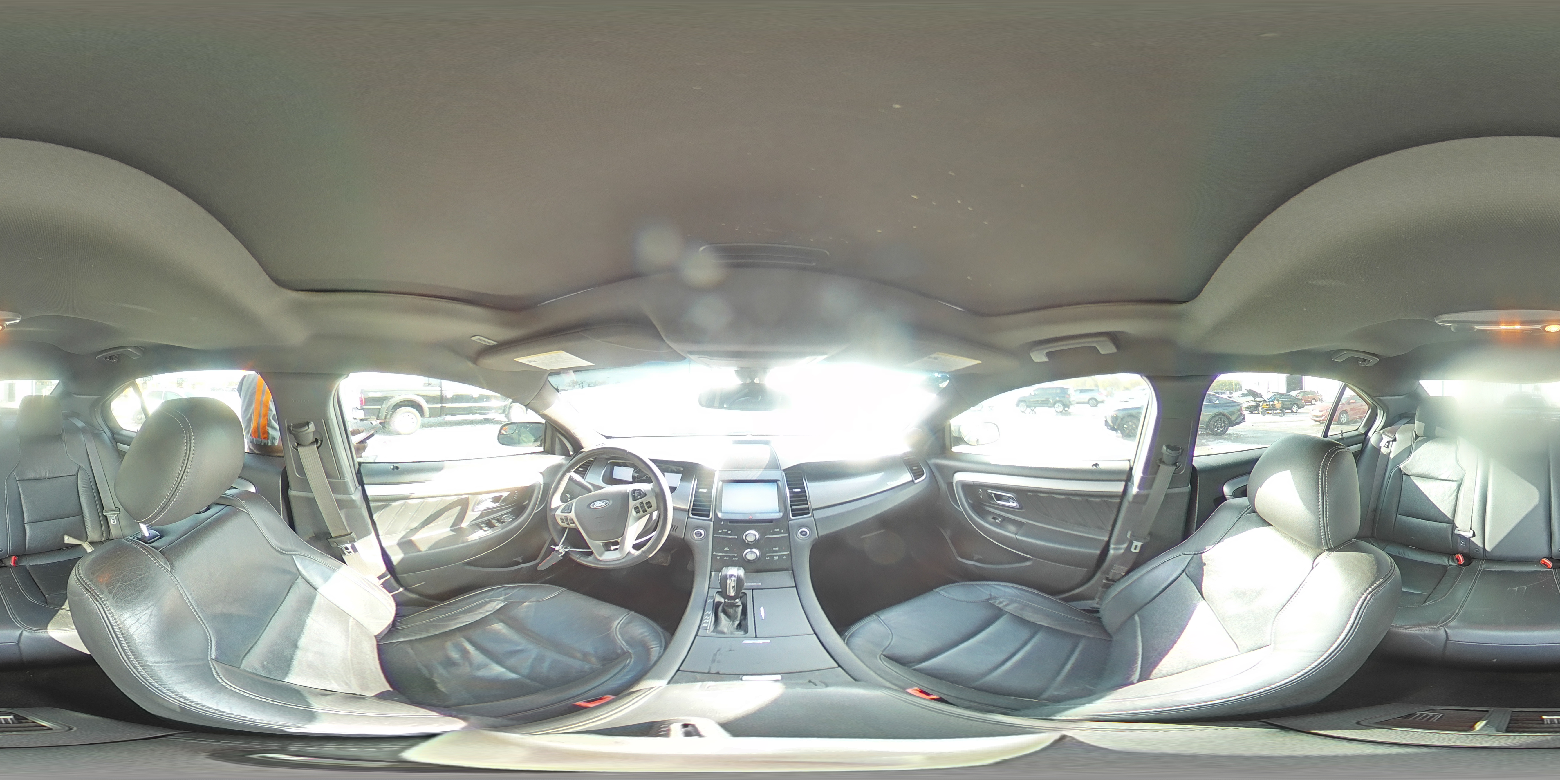 2015 Ford Taurus - Image 14