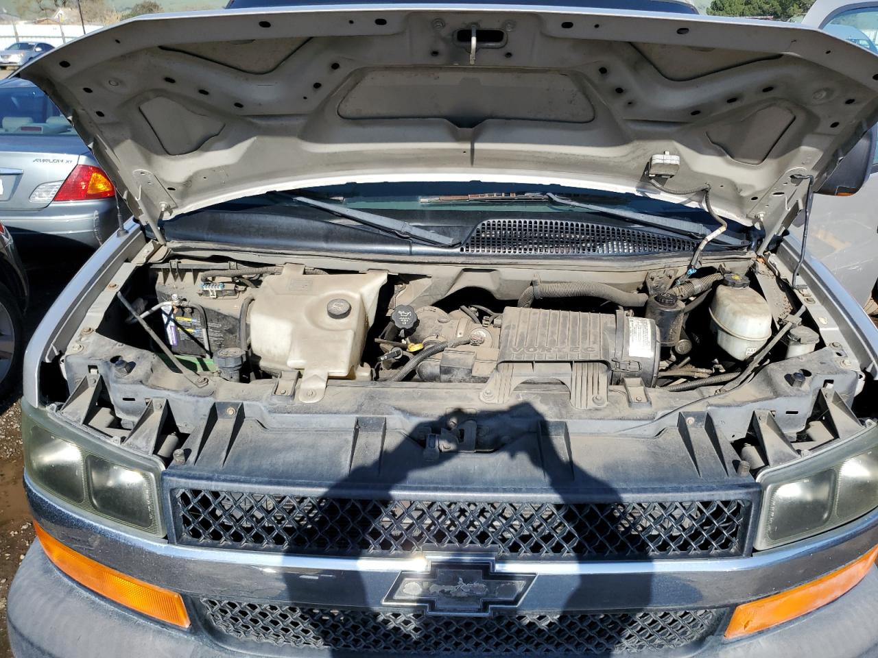 2005 Chevrolet Express - Image 12
