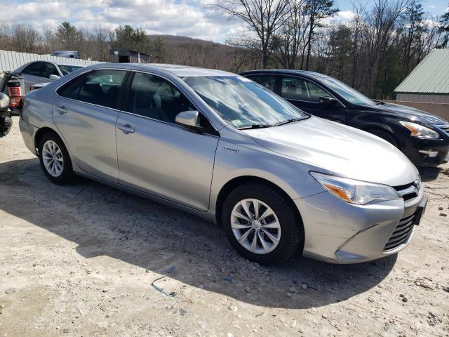 Sedans TOYOTA CAMRY 2017 Srebrny